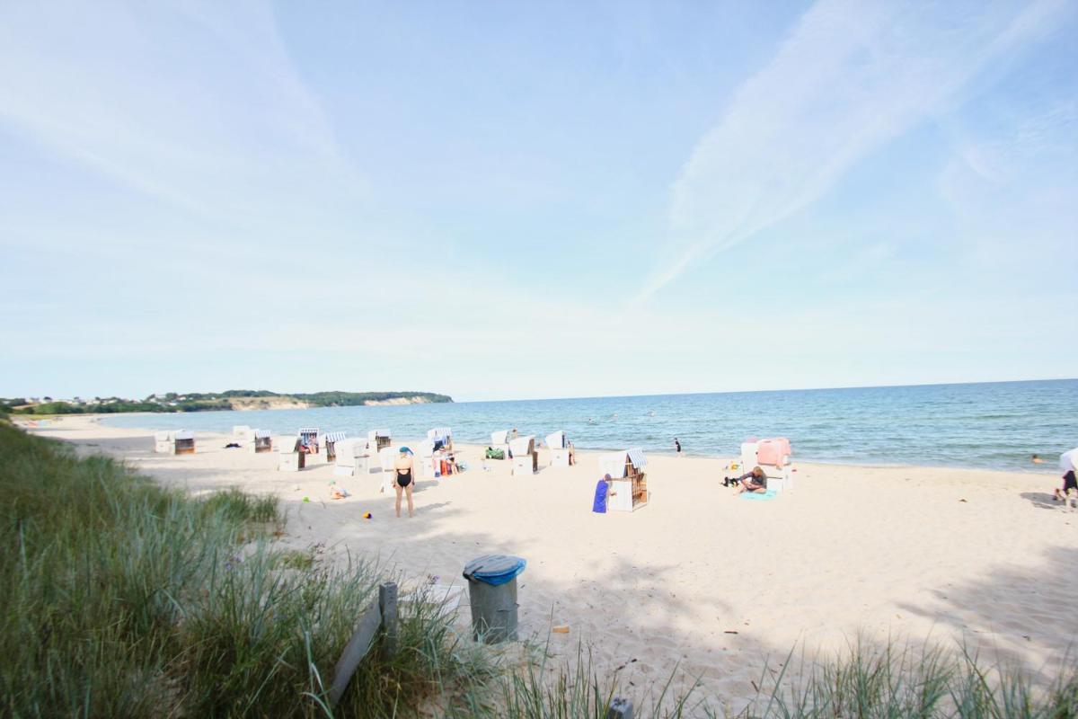 Strandresort Rex Rugia Ferienwohnung 29-4 mit Sauna- und Schwimmbadnutzung im AHOI Sellin - Housity