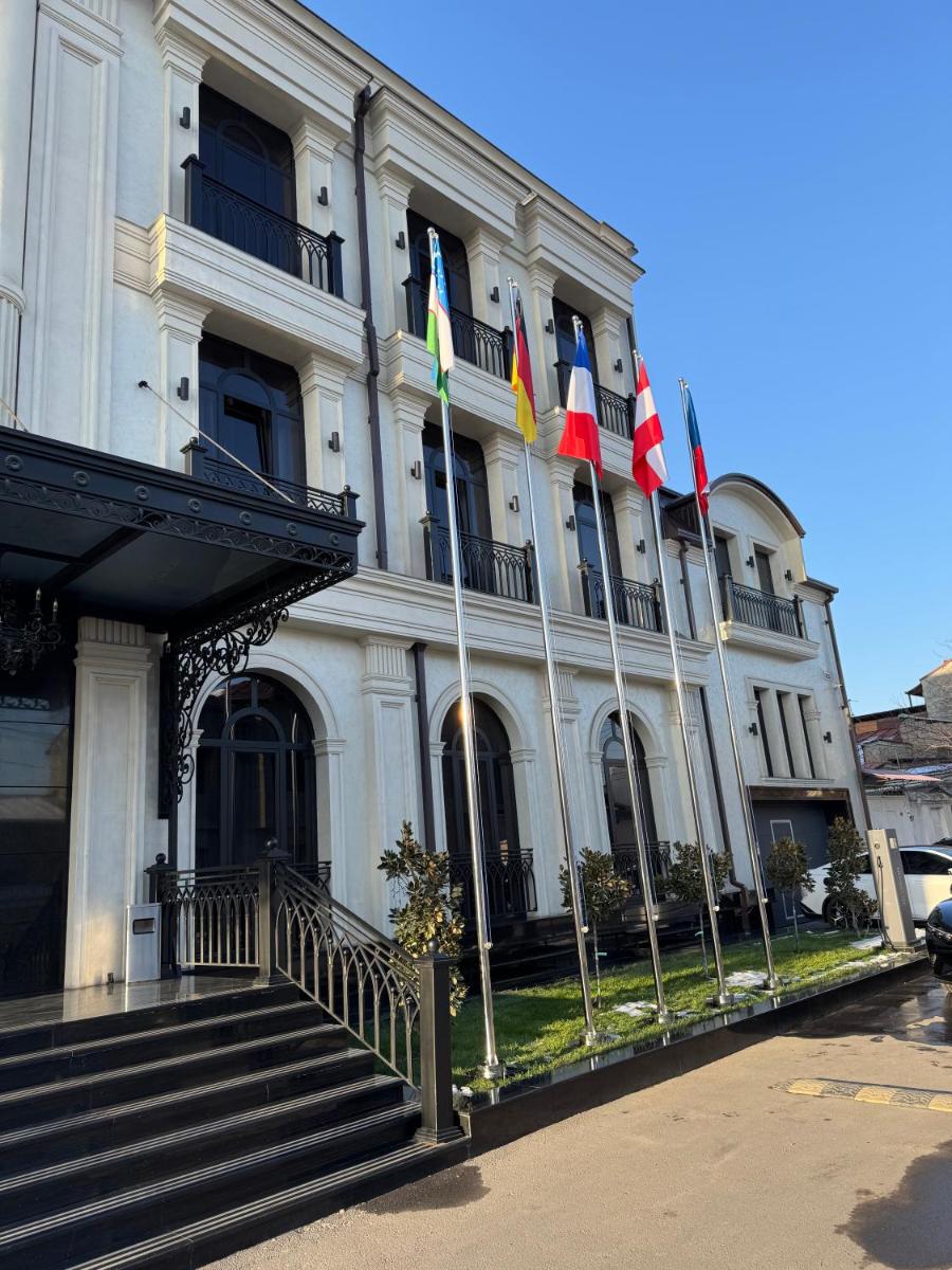 FRANKFORT Expo Hotel - Housity