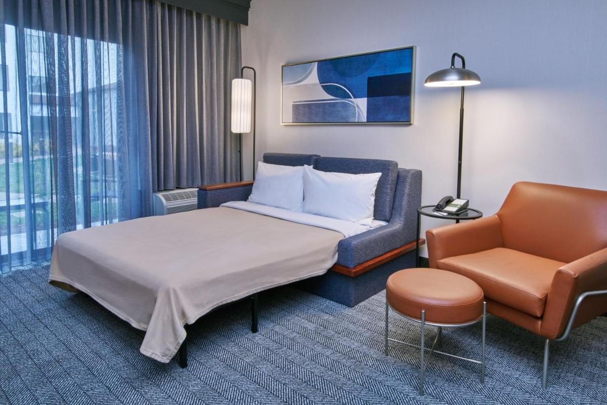 Courtyard by Marriott Detroit Livonia - Housity
