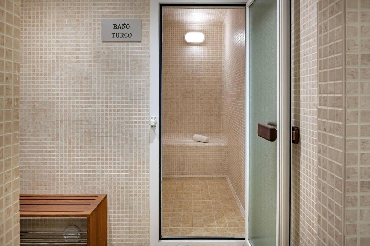 Un baño de AC Hotel San Sebastián de los Reyes by Marriott