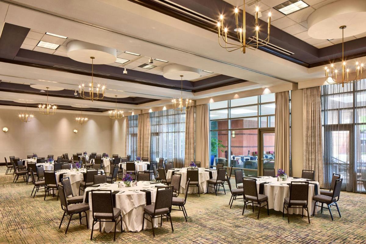Renaissance Phoenix Glendale Hotel & Spa - Housity
