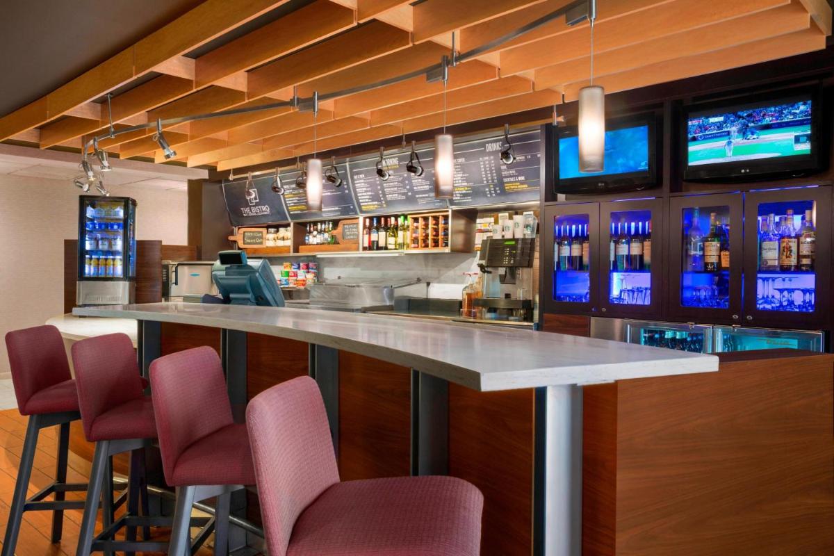 Courtyard by Marriott Springfield - Housity