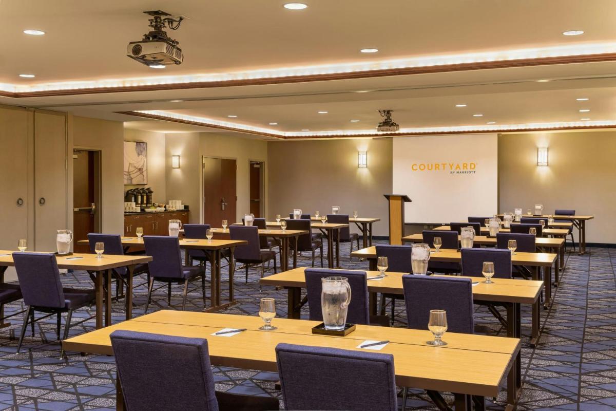 Courtyard by Marriott Madison West / Middleton - Housity