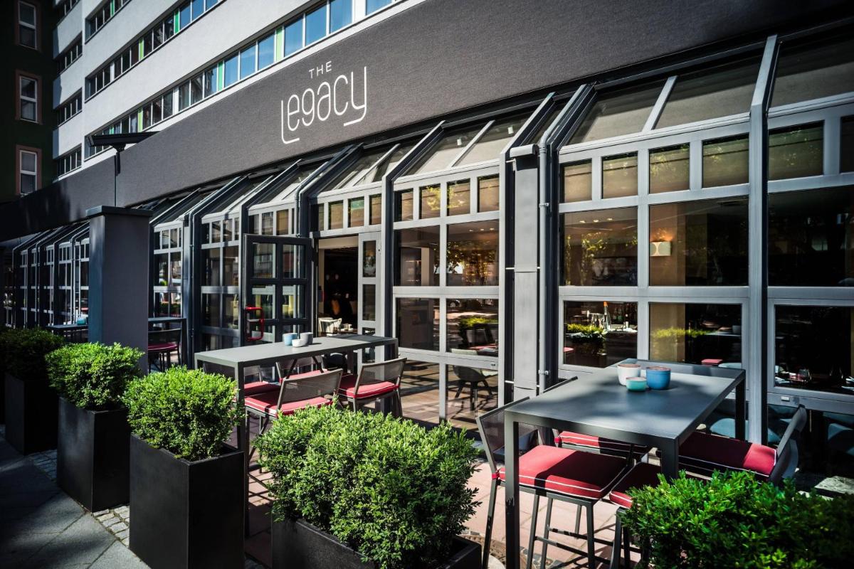 Ein Restaurant oder anderes Speiselokal in der Unterkunft Le Méridien Frankfurt