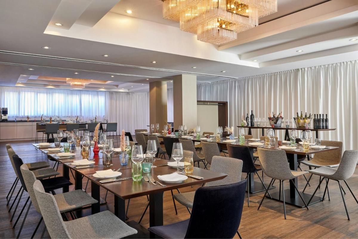 Ein Restaurant oder anderes Speiselokal in der Unterkunft Le Méridien Frankfurt