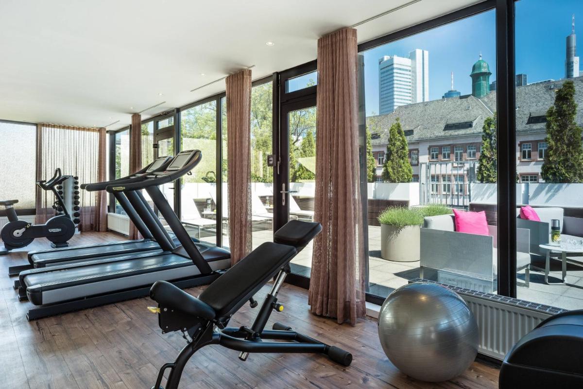 Das Fitnesscenter und/oder die Fitnesseinrichtungen in der Unterkunft Le Méridien Frankfurt
