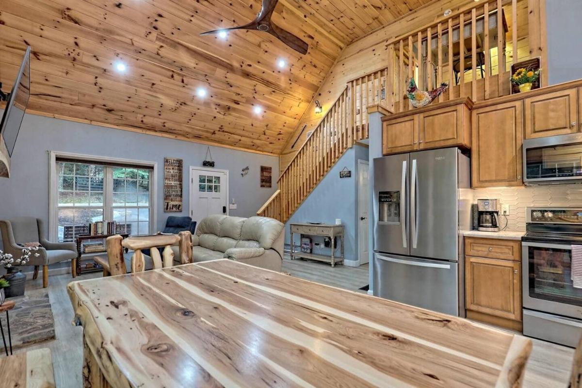 Serene Mountain Retreat Near Helen - Housity