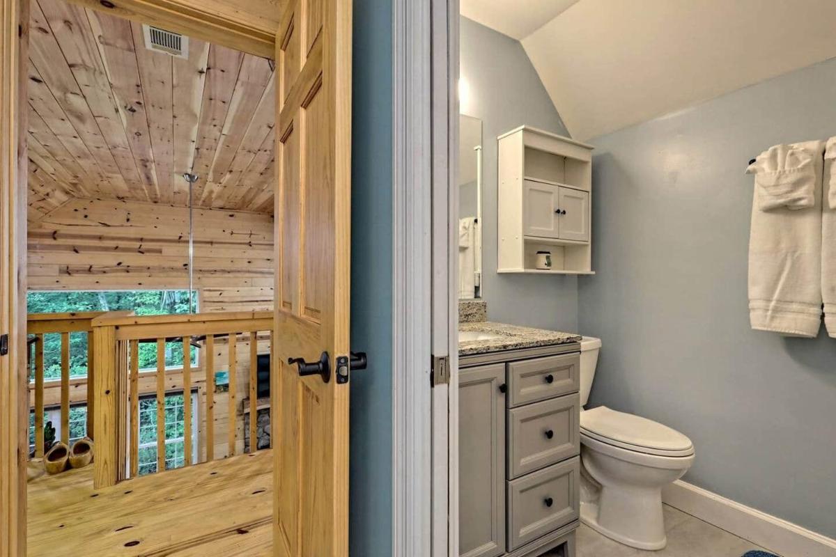 Serene Mountain Retreat Near Helen - Housity