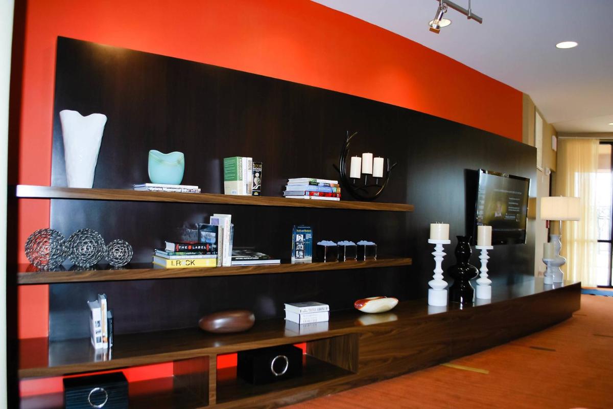 Courtyard by Marriott Salina - Housity