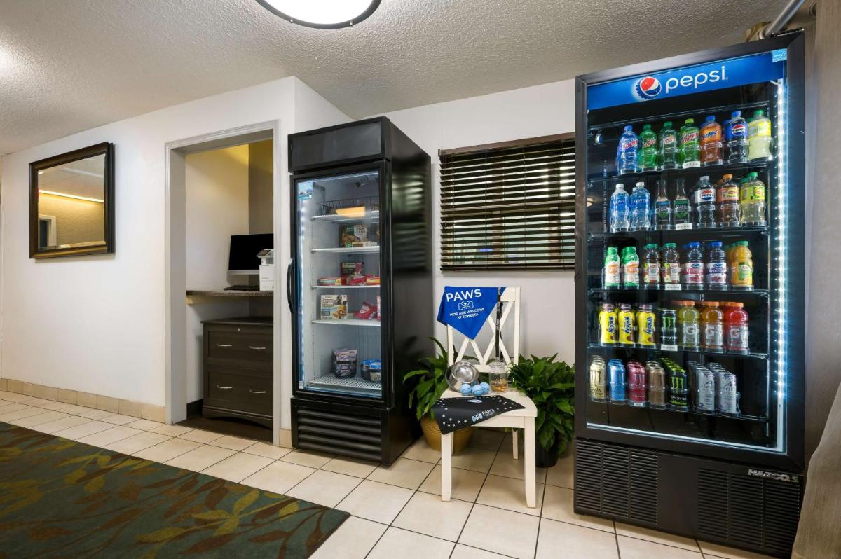 Sonesta Simply Suites Chicago Waukegan - Housity