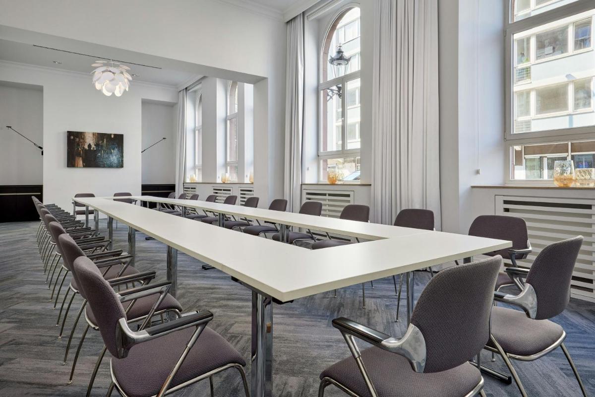 Der Geschäftsbereich oder Konferenzraum in der Unterkunft Le Méridien Frankfurt