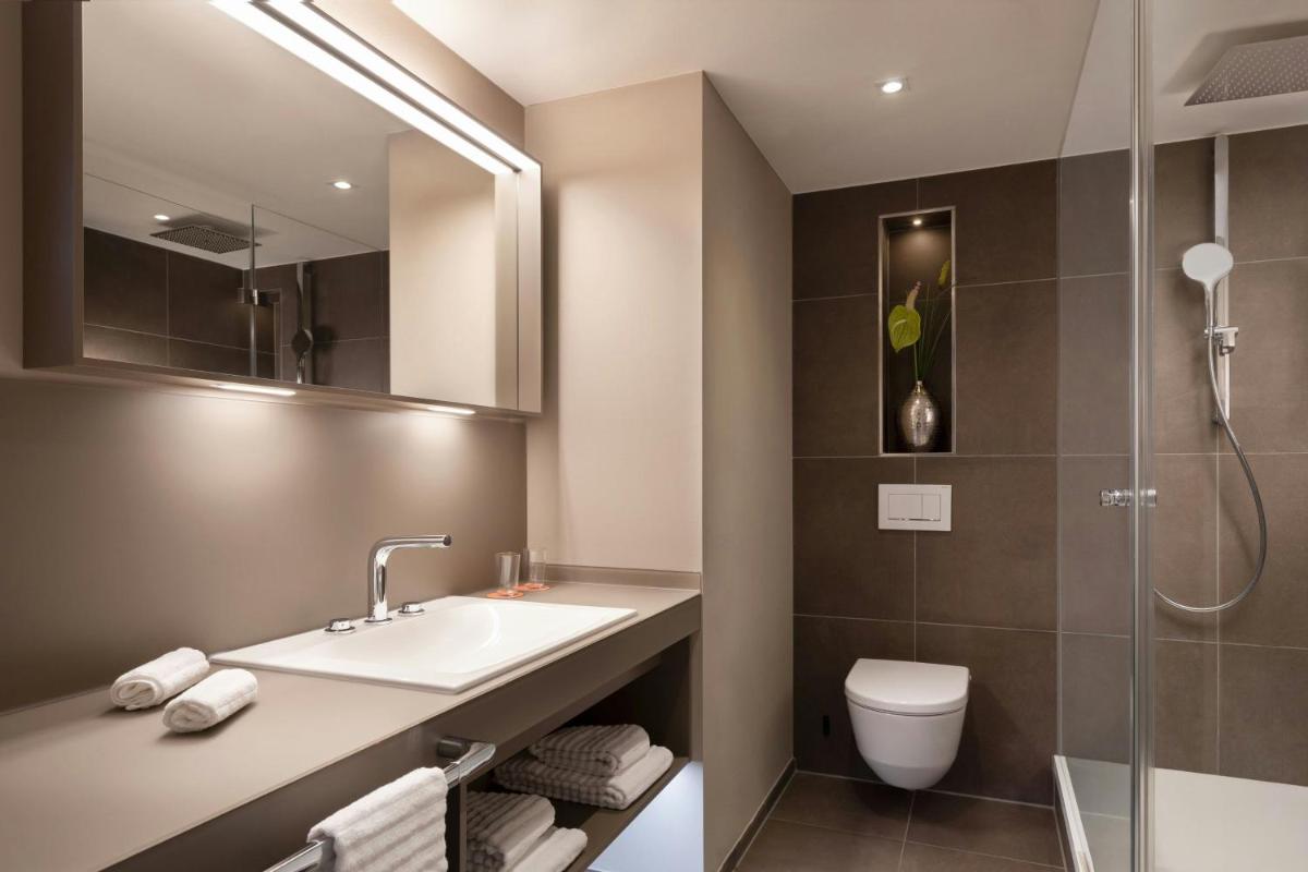 Ein Badezimmer in der Unterkunft Le Méridien Munich Ein Badezimmer in der Unterkunft Le Méridien Munich
