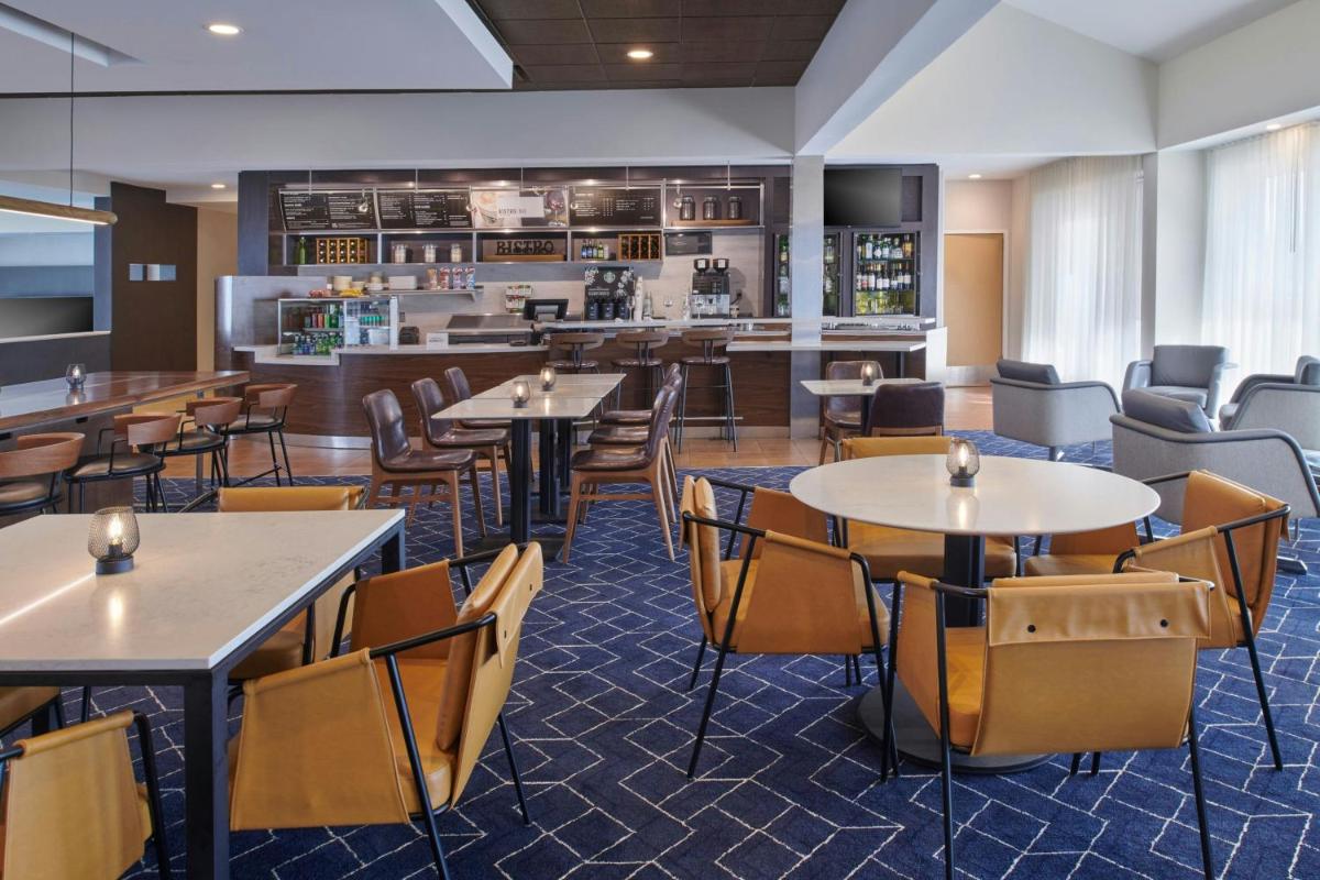 Courtyard by Marriott Detroit Livonia - Housity