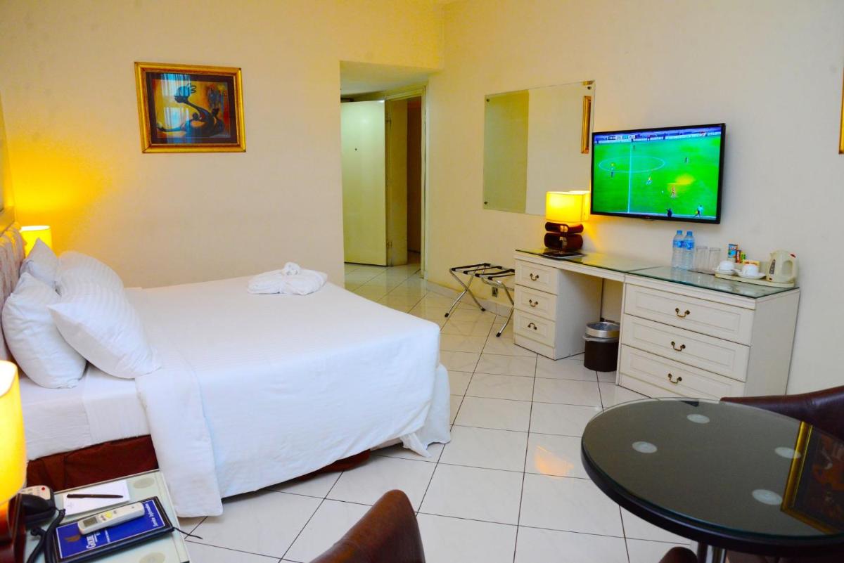 Room in Lodge - Golden Royale Hotel - Housity