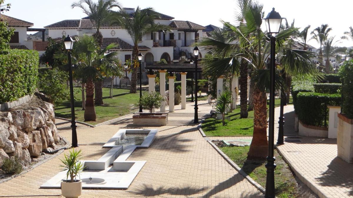 Ático En Exclusivo Complejo En La Playa De Vera - Housity