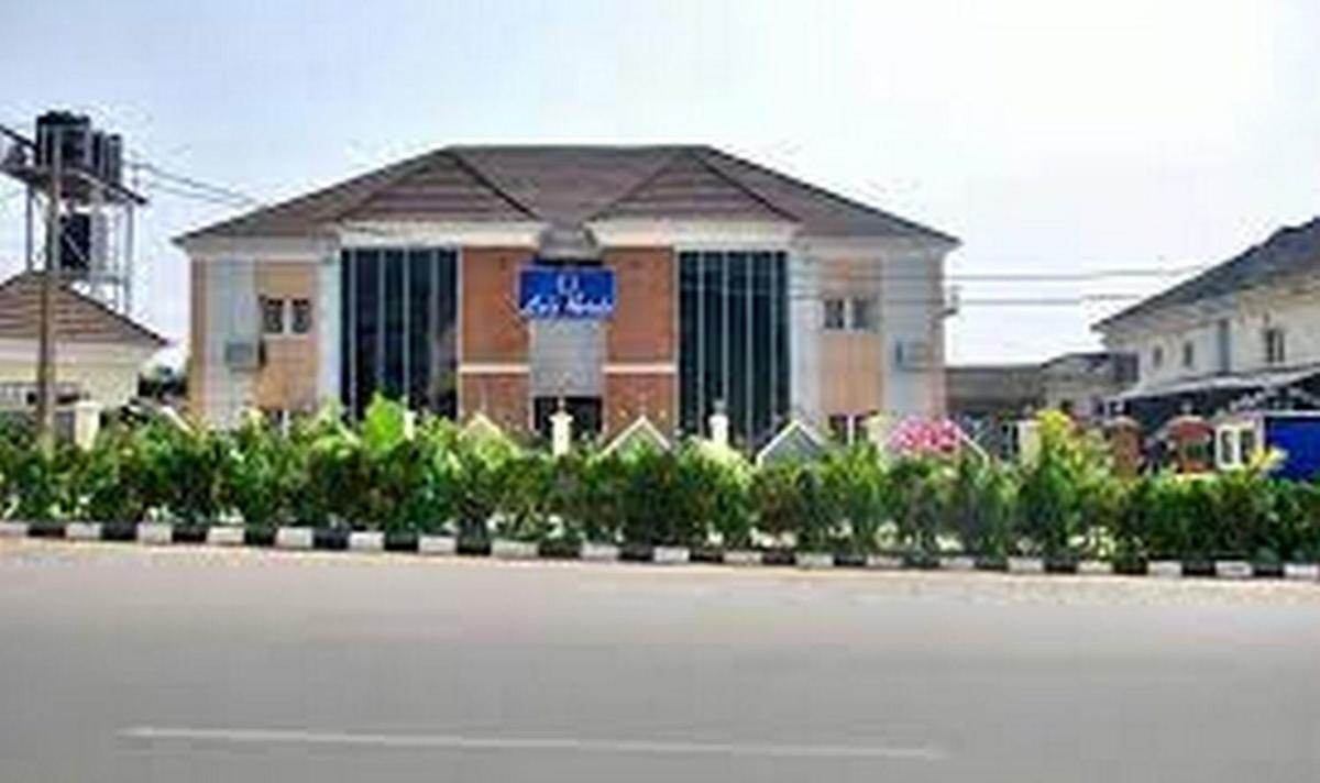 Room in Lodge - Lois Hotels Ltd Makurdi - Housity