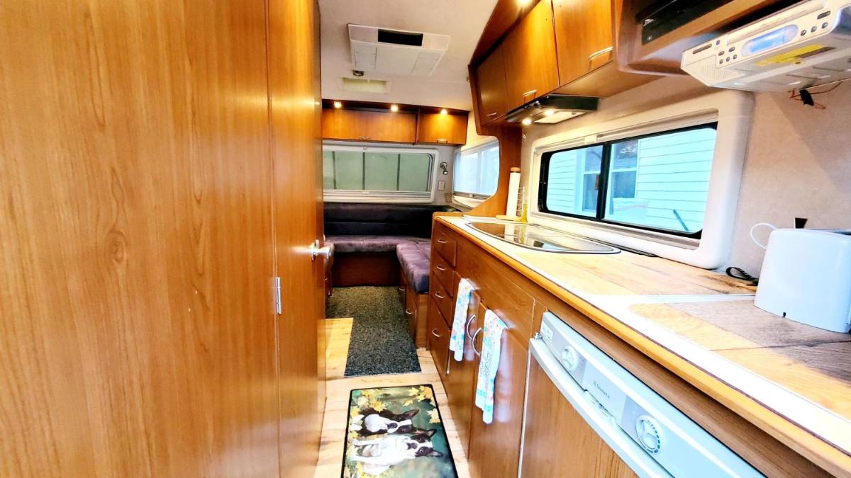Que Camper Ct Full Bath - Housity