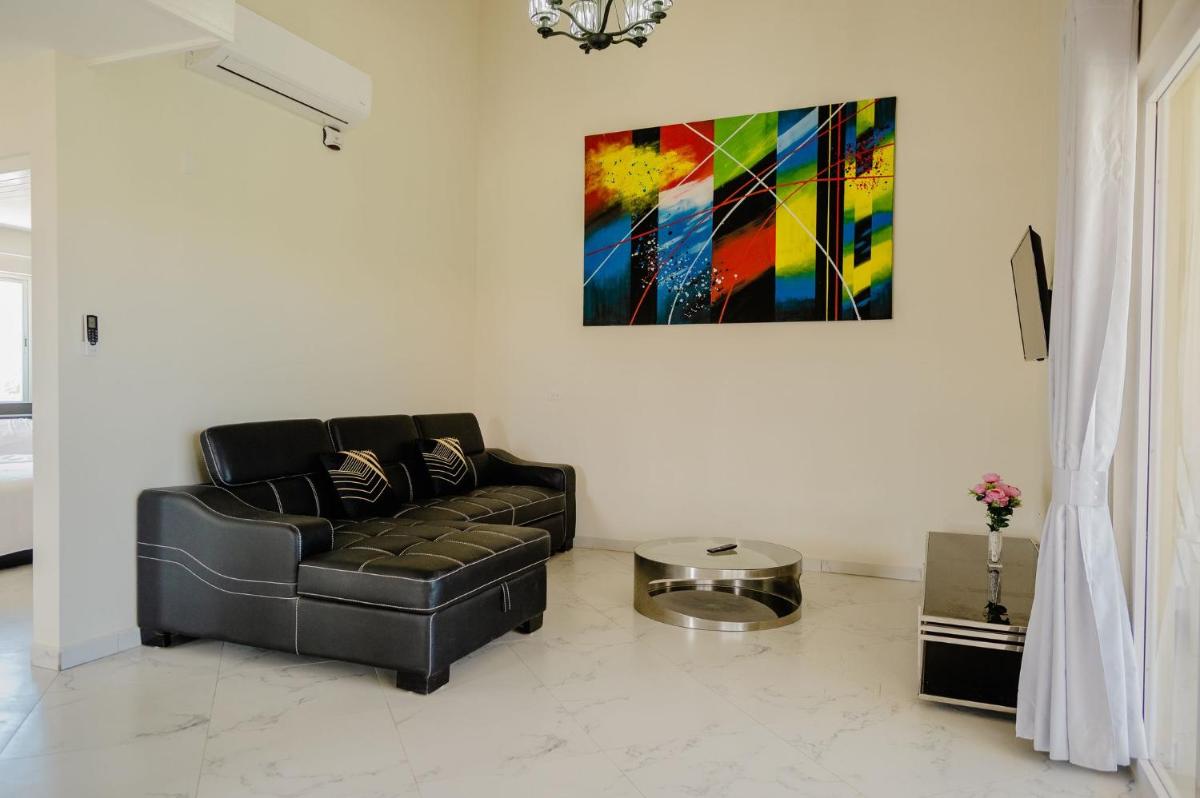 Huge 4-bedroom apartment 2 km from Eagle beach - Housity