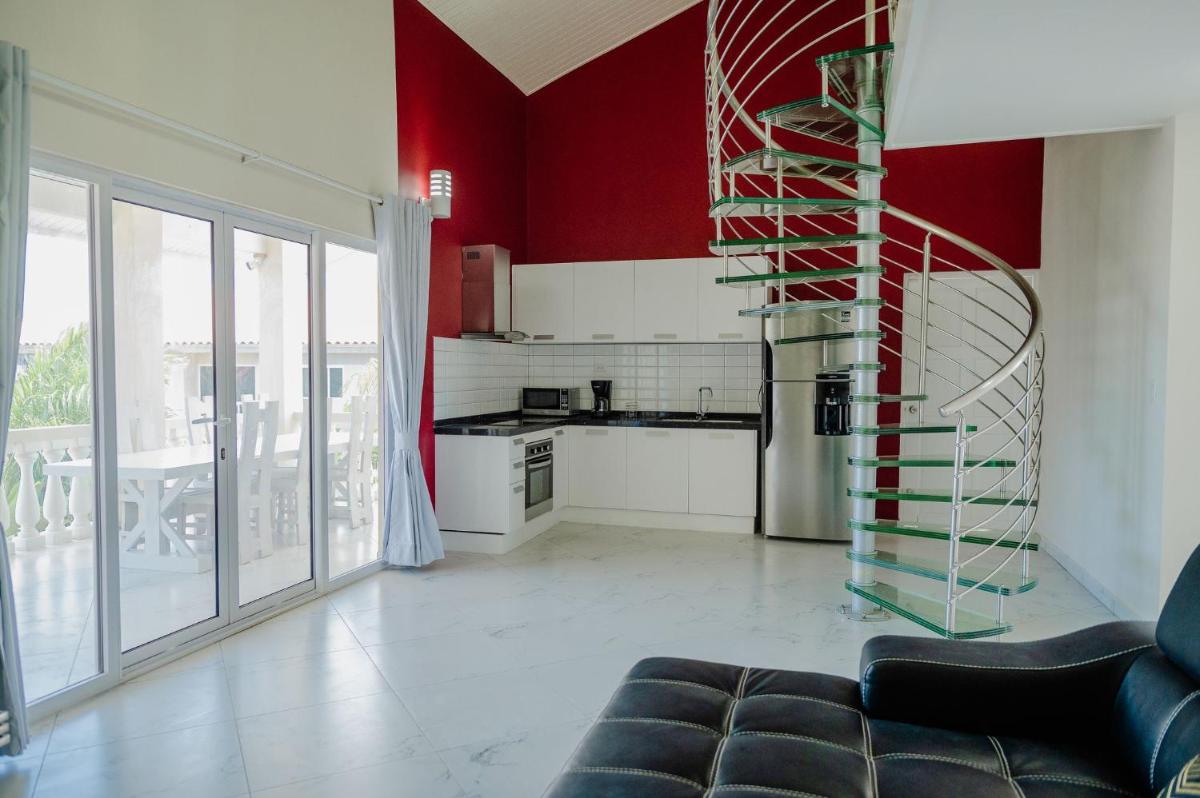 Huge 4-bedroom apartment 2 km from Eagle beach - Housity