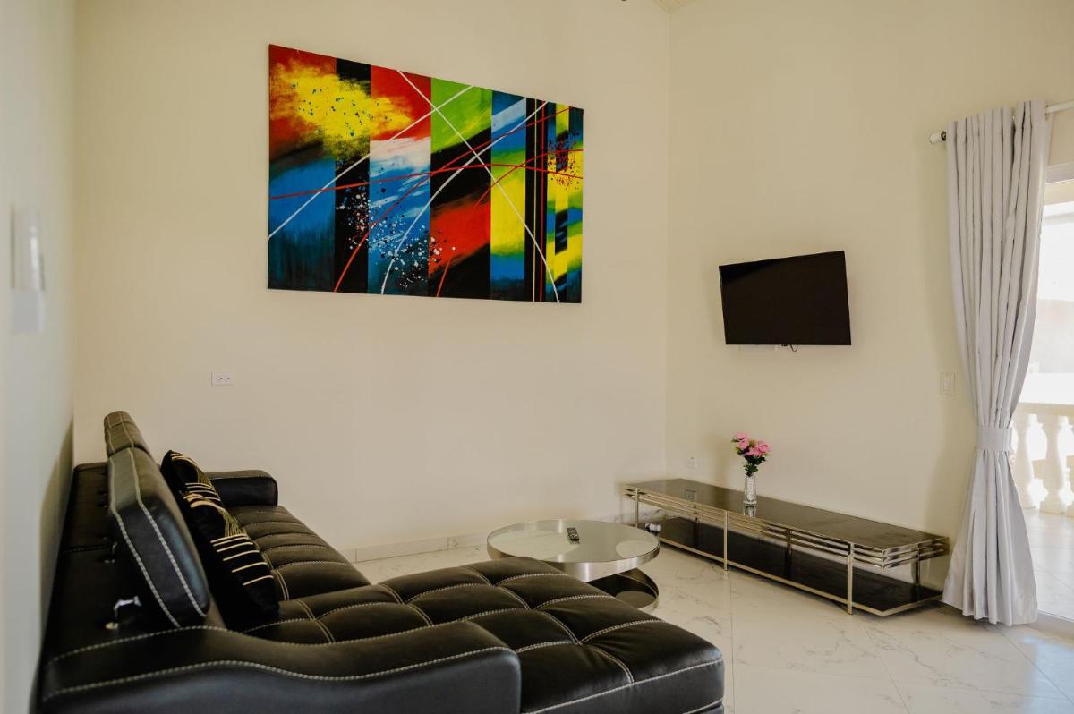 Huge 4-bedroom apartment 2 km from Eagle beach - Housity