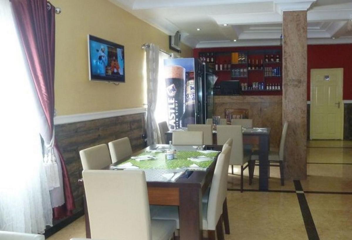 Wise Penny Suites and Spa - Housity