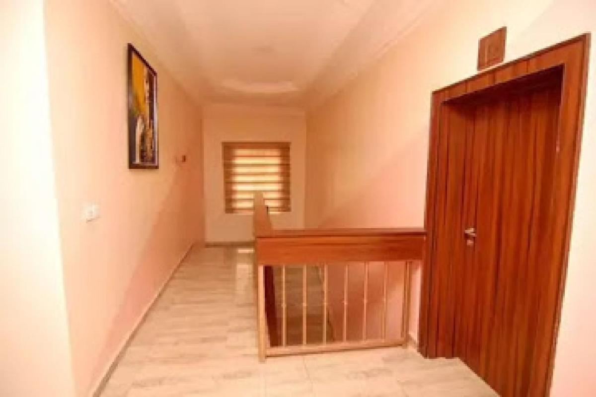 Room in Lodge - Lois Hotel Abuja - Housity