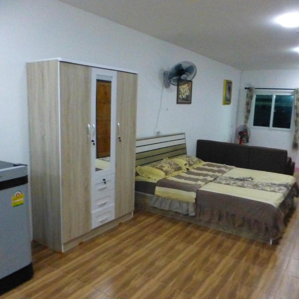 1 Double bedroom apartment with Pool and extensive Kitchen diningroom - Housity