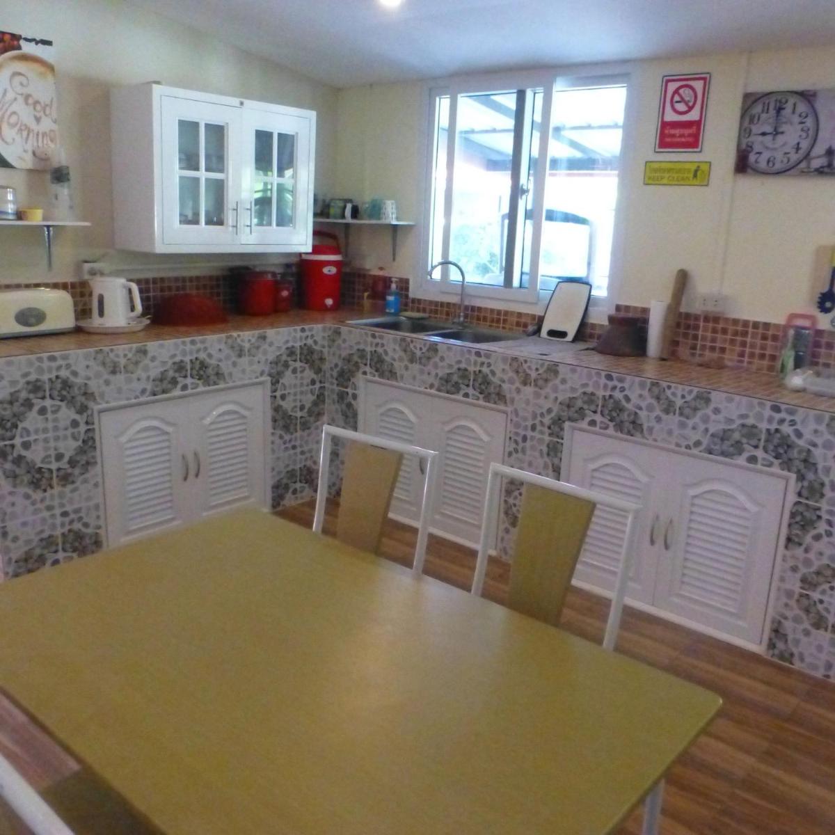 1 Double bedroom apartment with Pool and extensive Kitchen diningroom - Housity