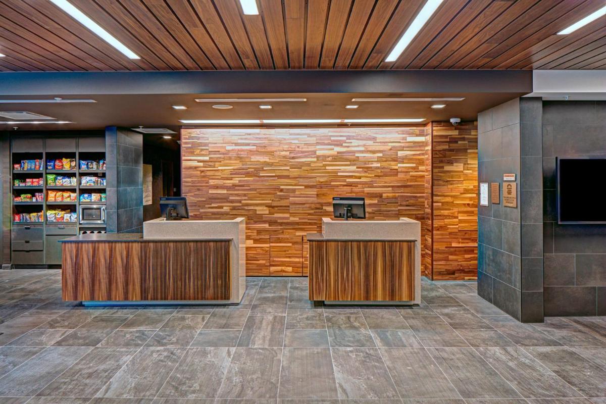 Courtyard by Marriott Appleton Riverfront - Housity