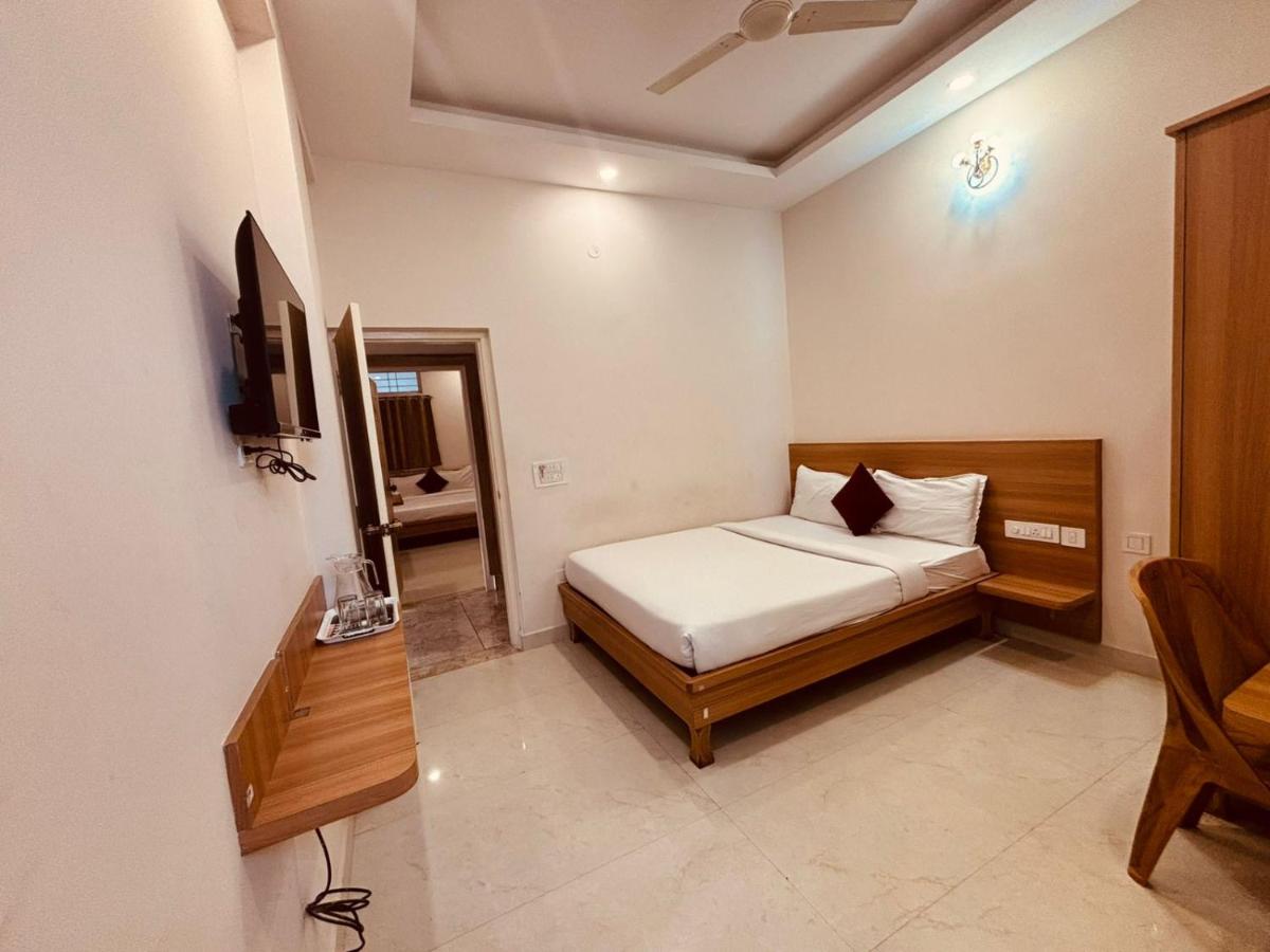 Seema Palace Inn - Housity