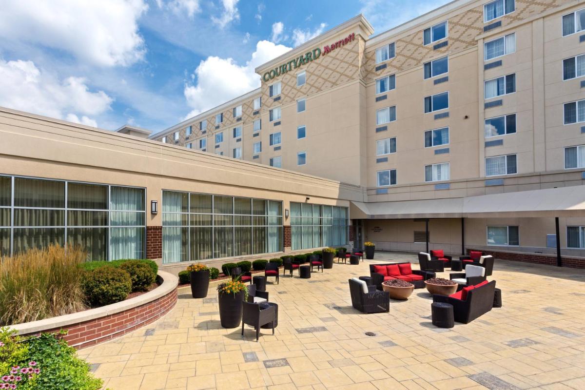 Courtyard Fort Wayne Downtown at Grand Wayne Convention Center - Housity
