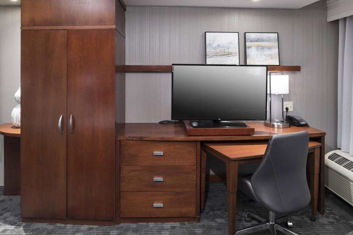 Courtyard by Marriott West Orange - Housity