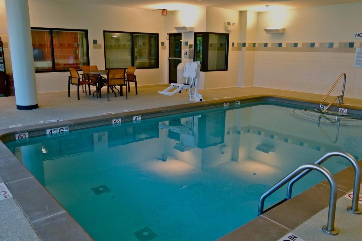 Courtyard by Marriott Clarksville - Housity