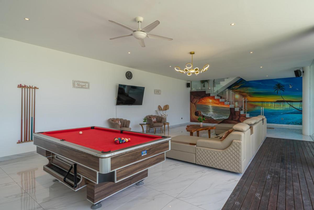 Berkat - Luxurious 4BR Villa - Just Minutes from the Beach - Housity