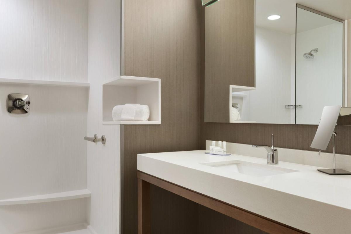 Courtyard by Marriott St Paul Woodbury - Housity