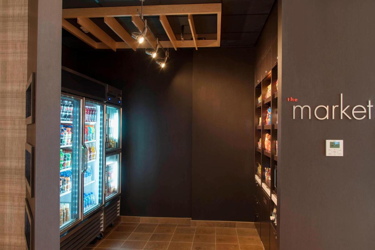 Courtyard by Marriott Holland Downtown - Housity