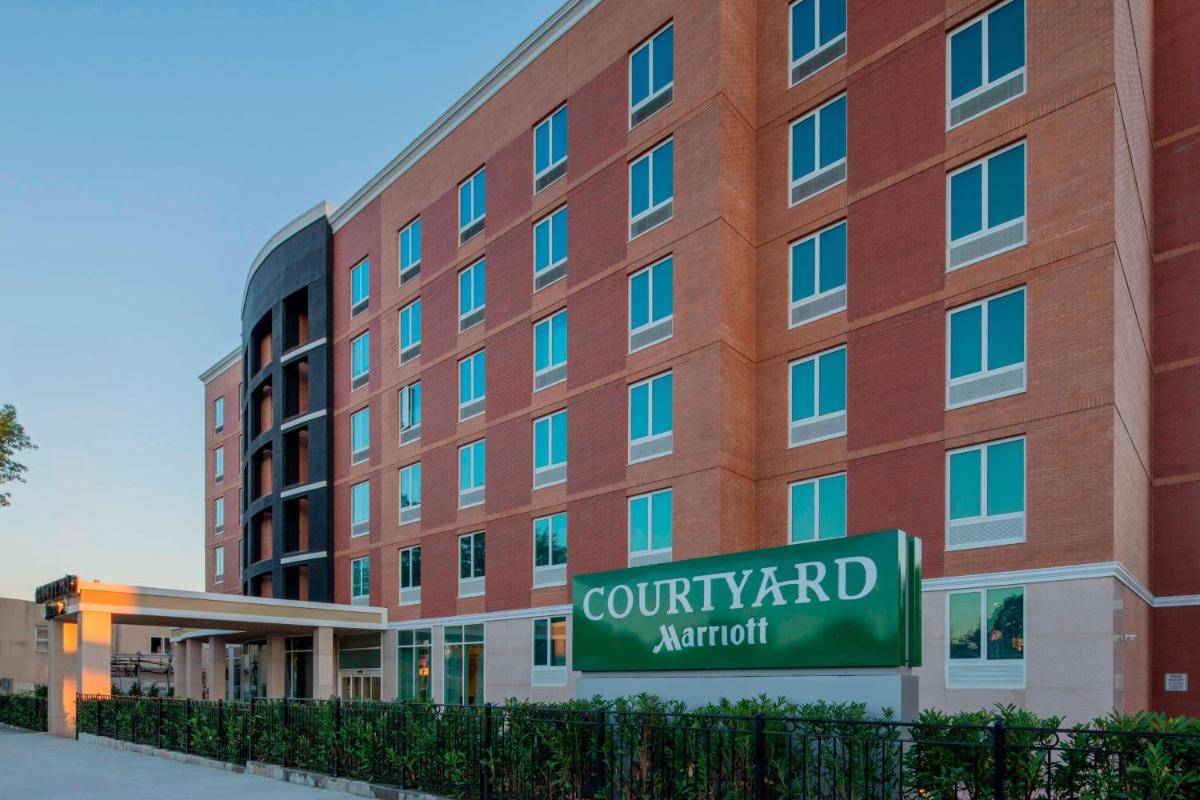 Courtyard by Marriott New York Queens/Fresh Meadows - Housity