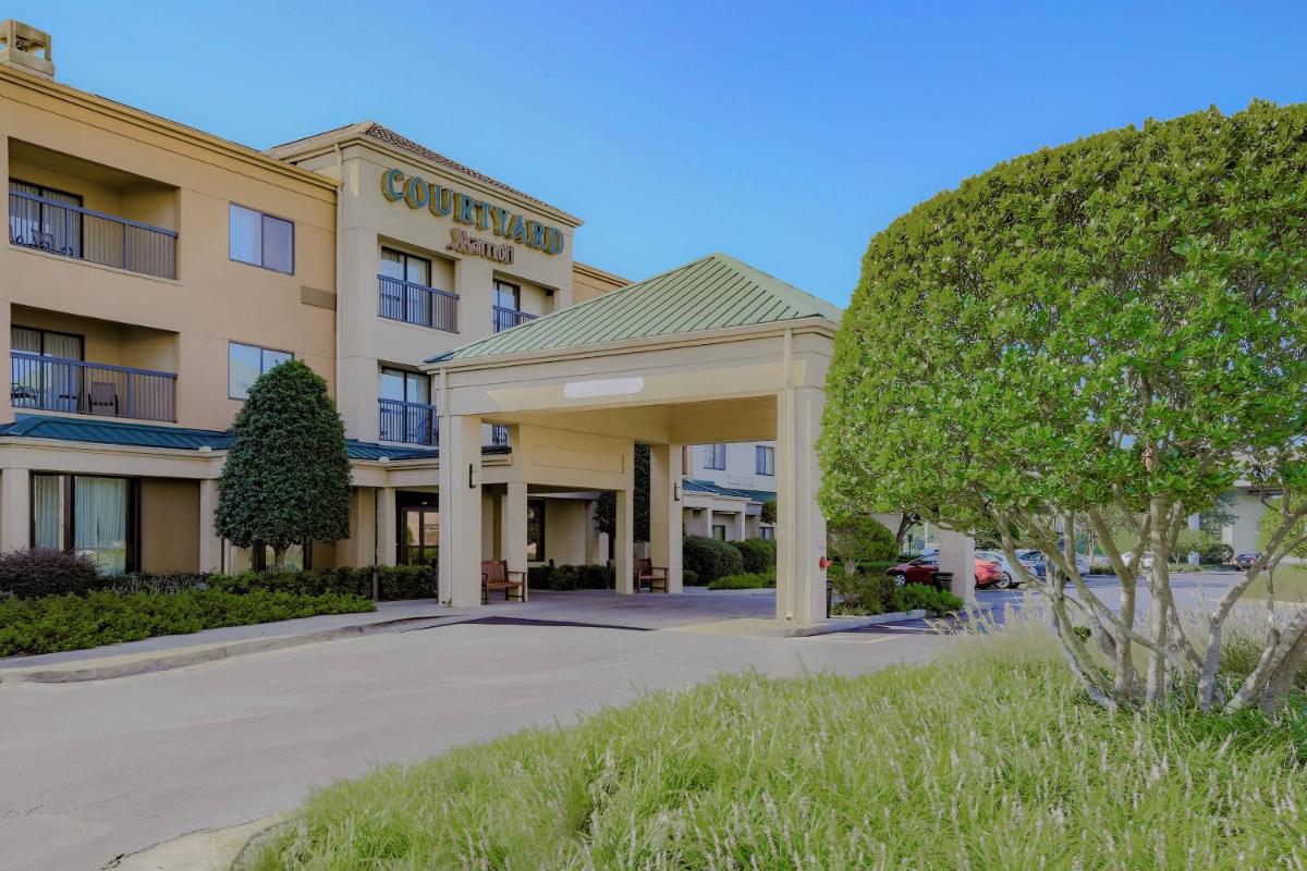 Courtyard by Marriott Monroe Airport - Housity