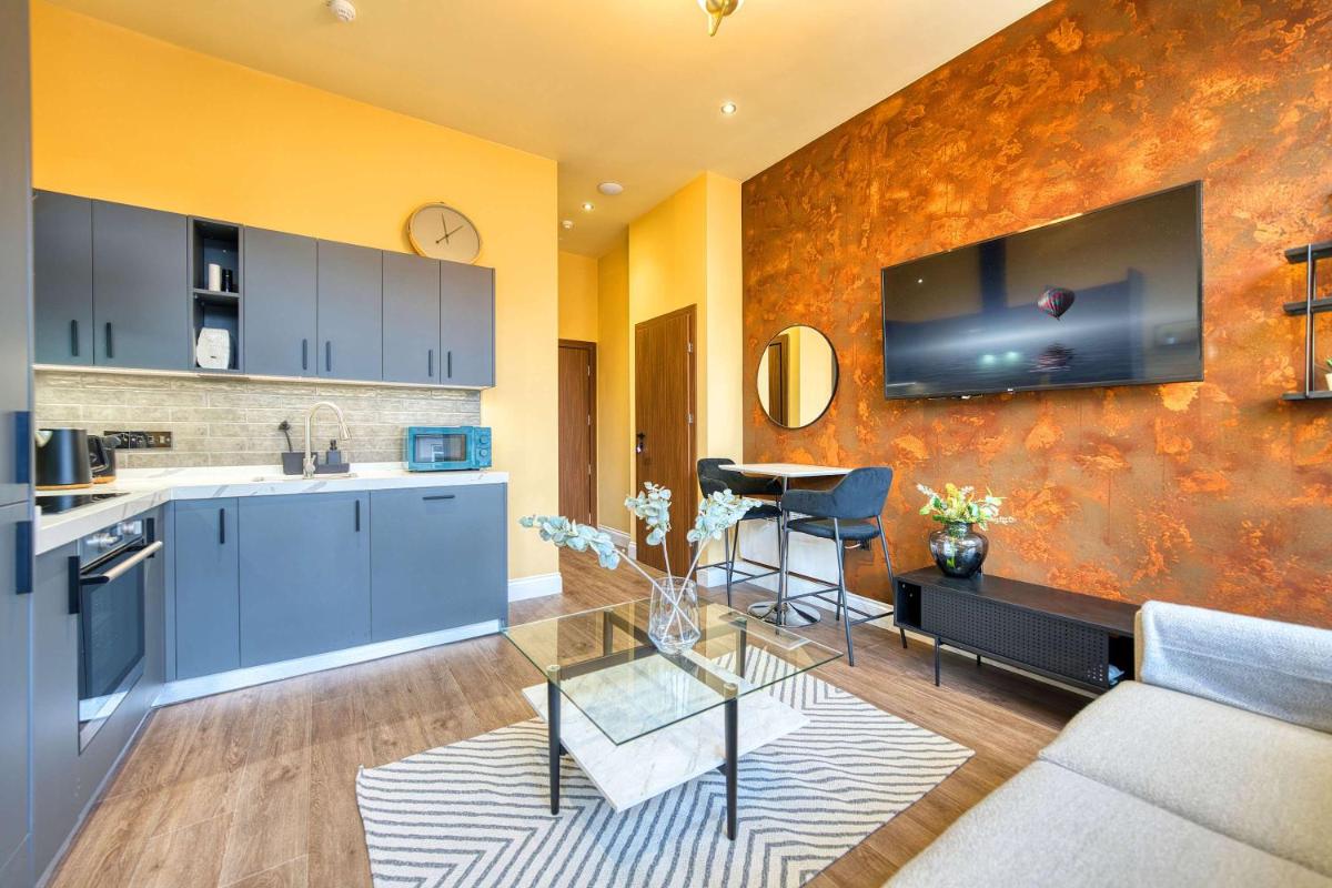 Cozy Central Station 1 Bed Apartment B8 - Housity