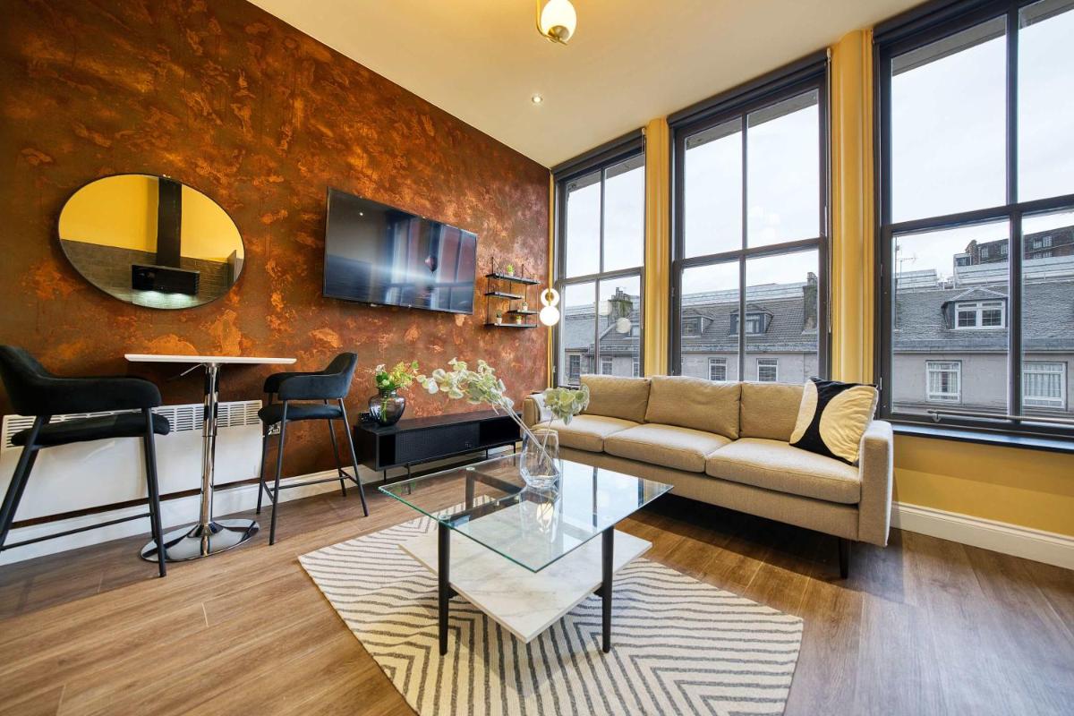 Cozy Central Station 1 Bed Apartment B8 - Housity