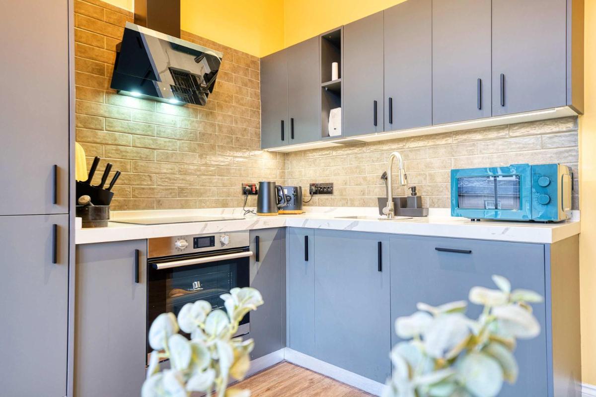 Cozy Central Station 1 Bed Apartment B8 - Housity