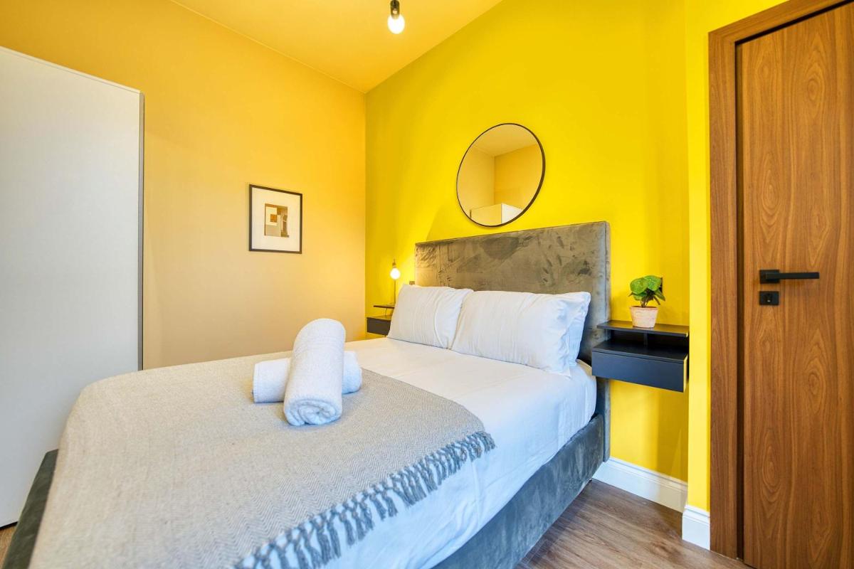 Cozy Central Station 1 Bed Apartment B8 - Housity