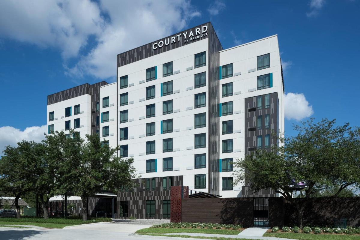 Courtyard by Marriott Houston Heights/I-10 - Housity