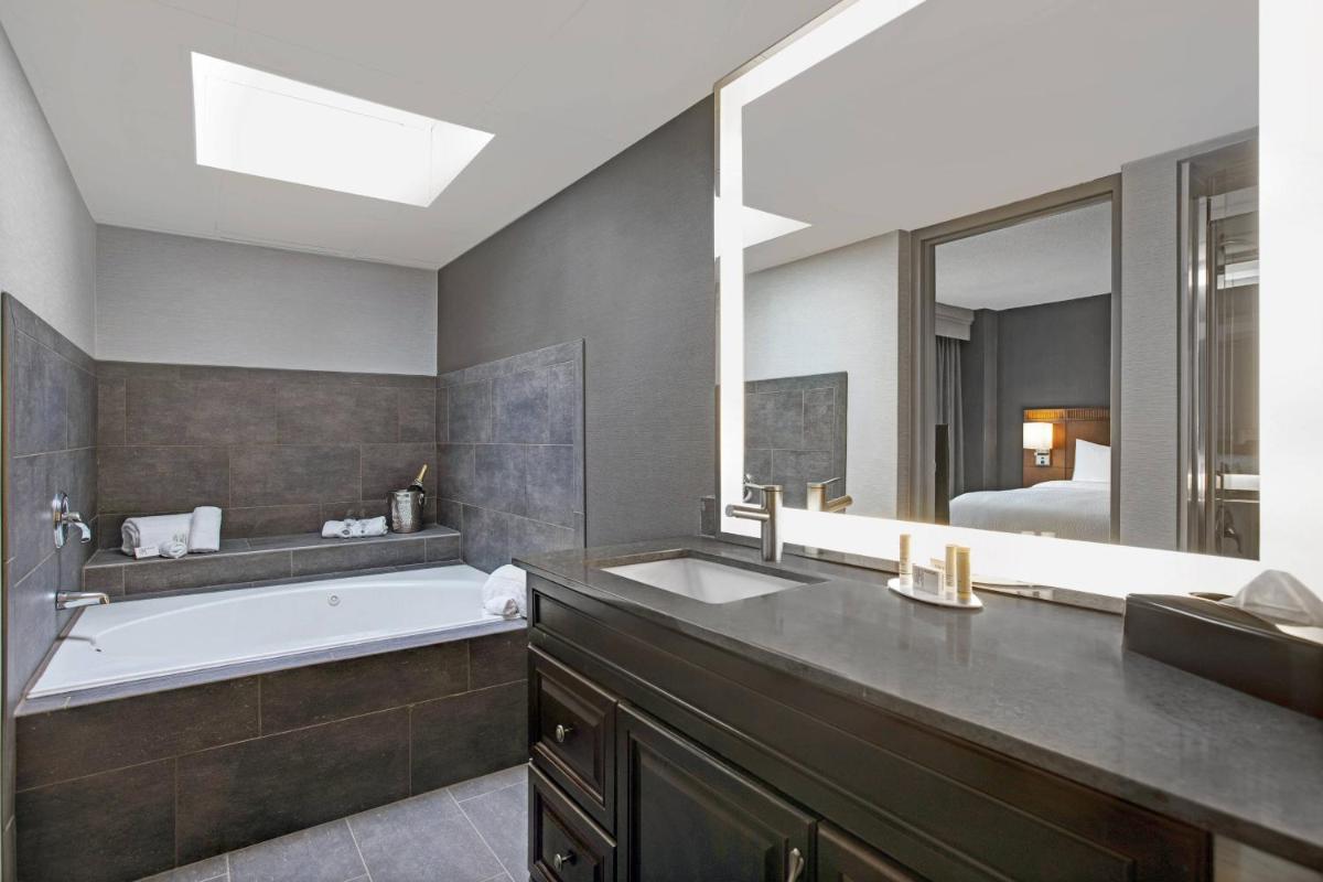Courtyard Chicago Elmhurst/Oakbrook Area - Housity