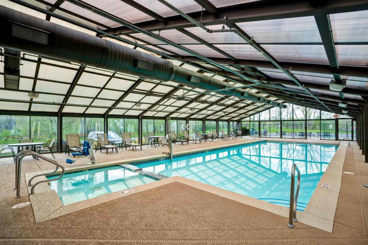 Courtyard Chicago Elmhurst/Oakbrook Area - Housity