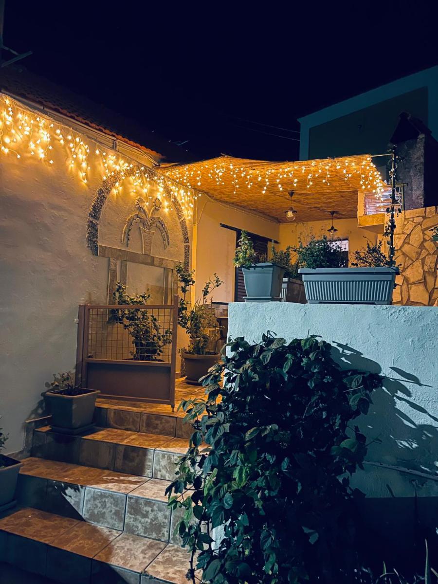 Trachos Traditional House - Housity