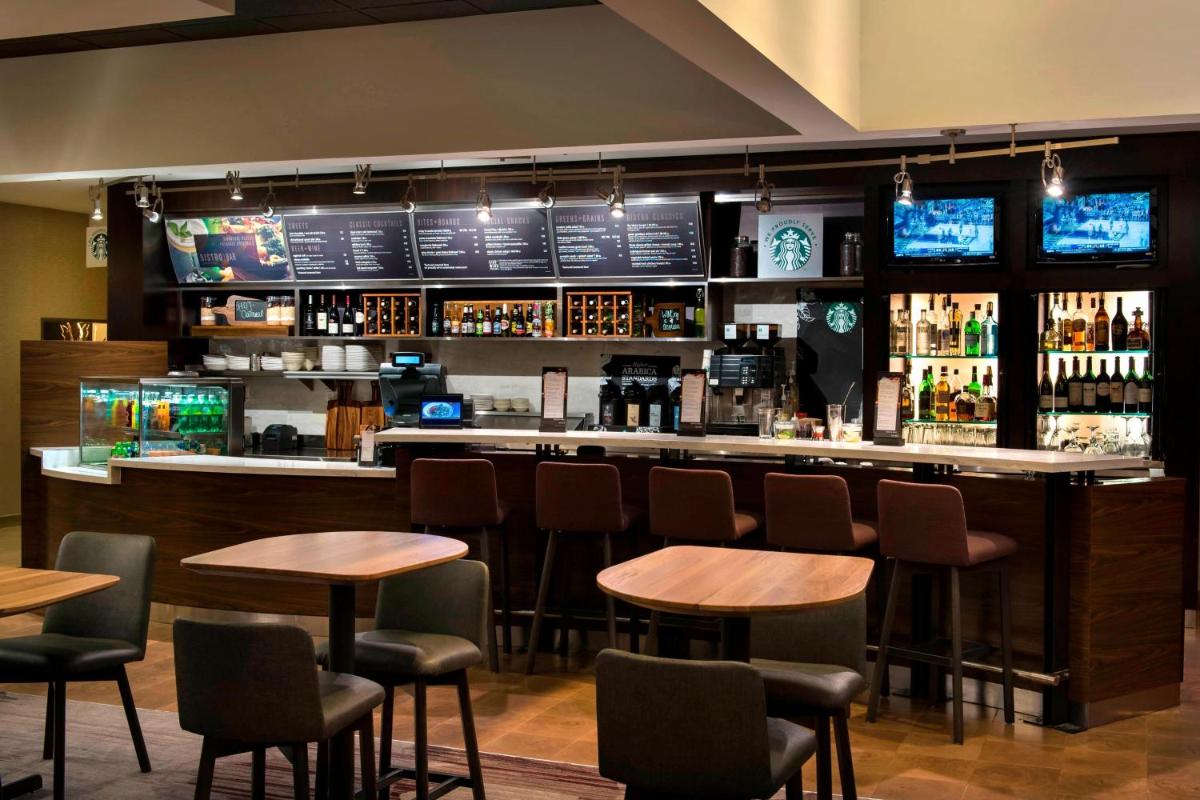 Courtyard by Marriott Chicago Naperville - Housity