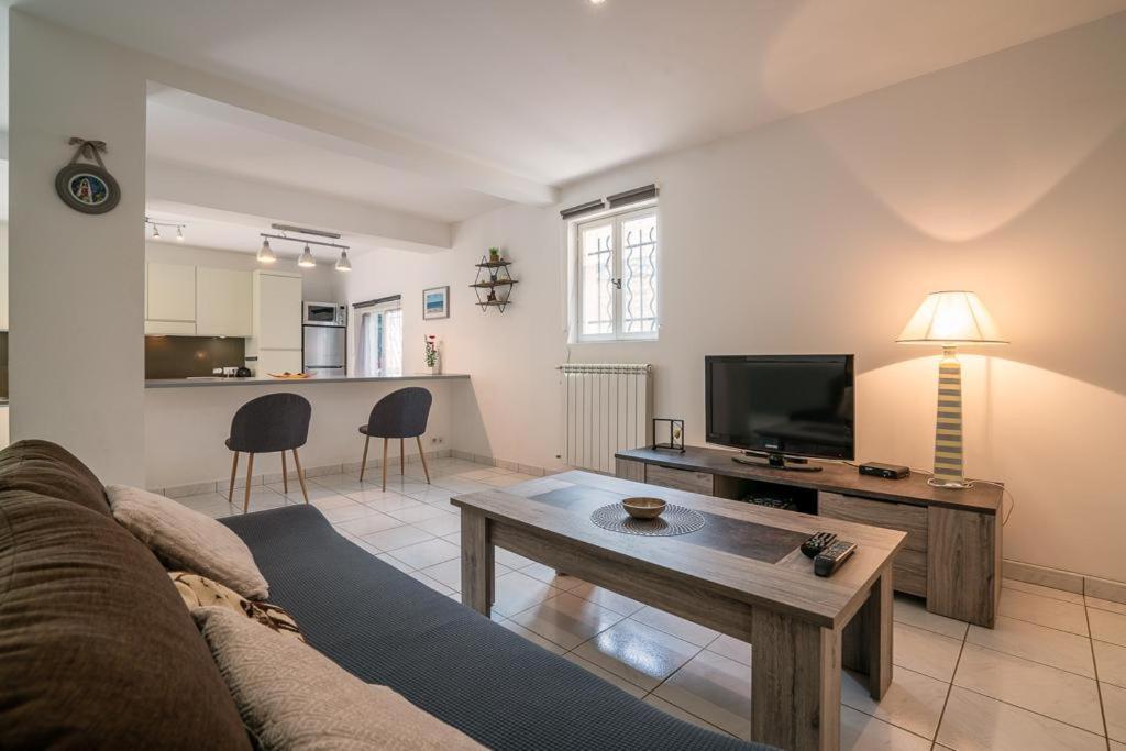 Rez de villa avec beau jardin et belle vue - Housity
