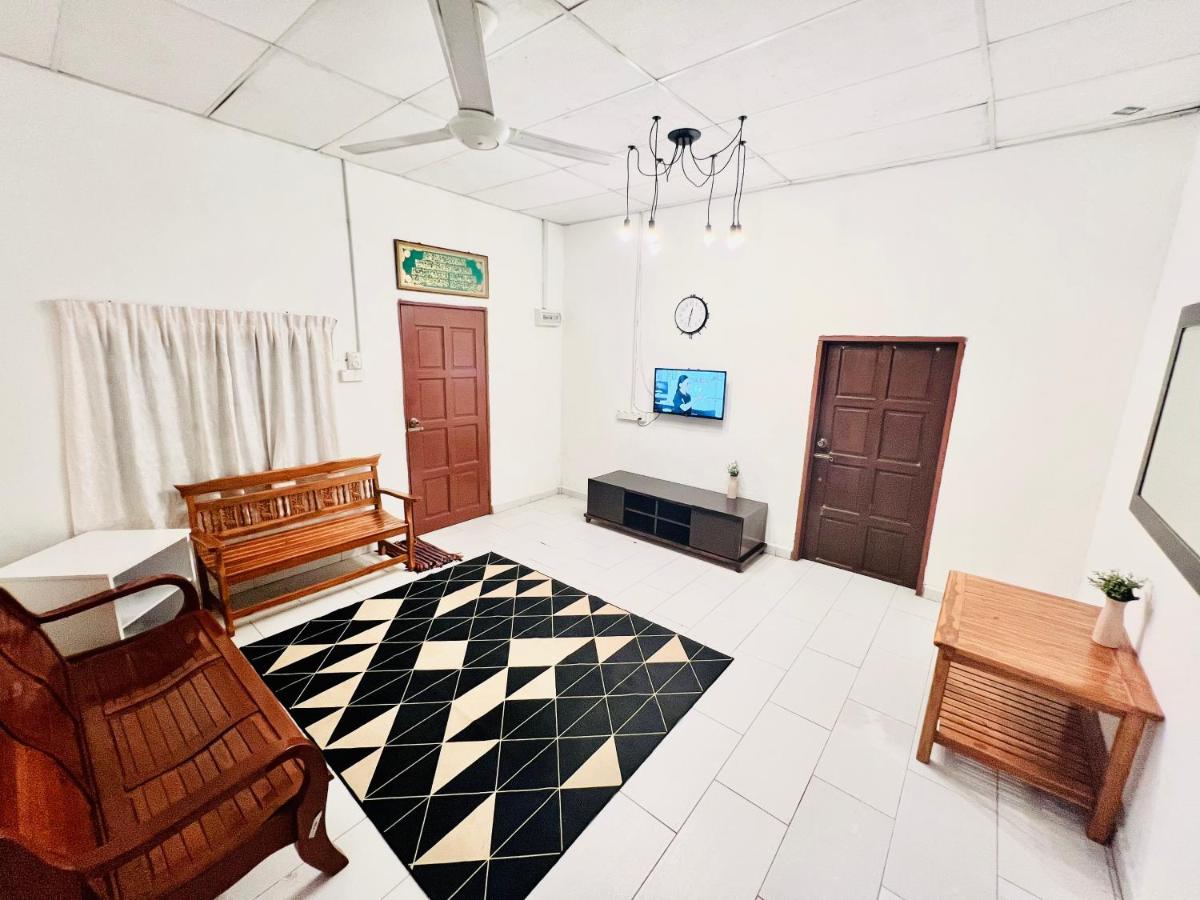 Padang Besar White House Homestay - Housity
