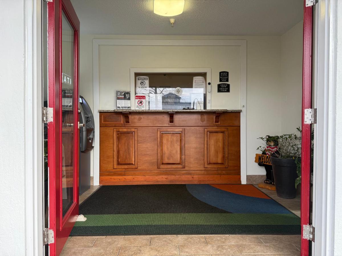 Magnolia Bay Hotel & Suites - Housity
